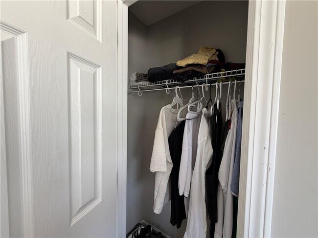 Building Photo - 934 Bay Ridge Dr