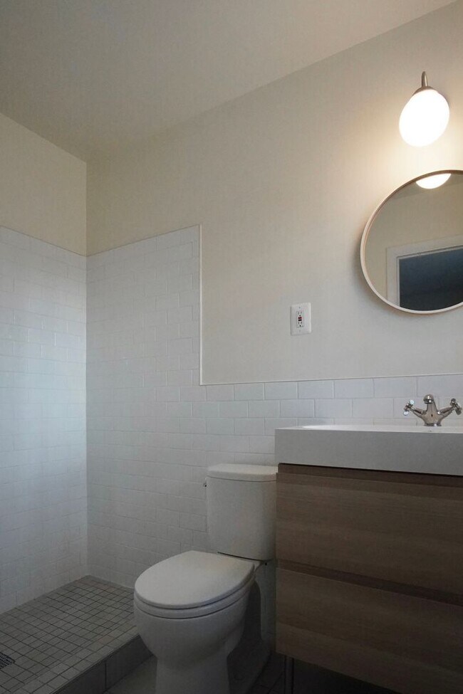 Building Photo - Stunning 2-Bed, 2-Bath Condo in Award-Winning Parkside Community!