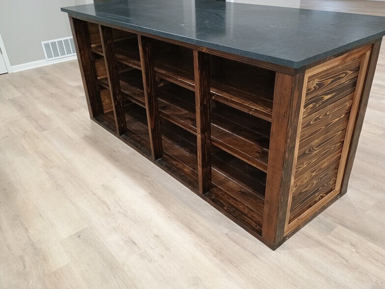 Building Photo - 1618 N Rural St