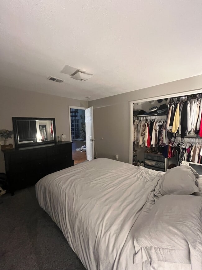 Building Photo - 13742 E Lehigh Ave