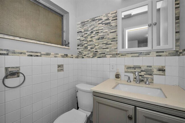 Building Photo - 11490 84th Ave