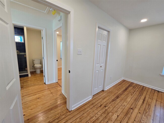 Building Photo - 914 Avenue K