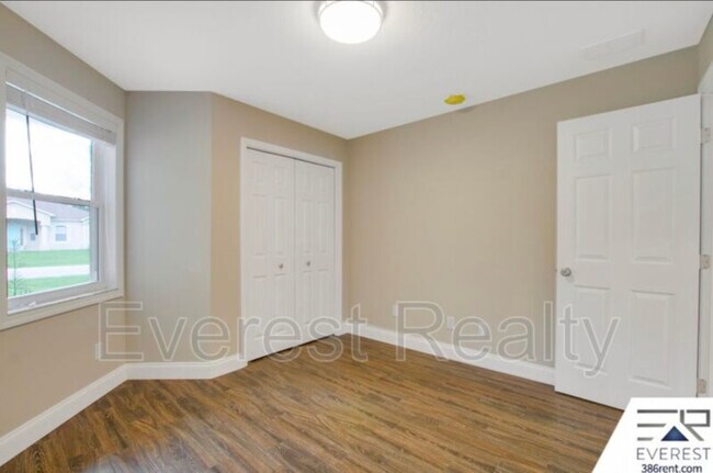 Building Photo - 92 Rickenbacker Dr