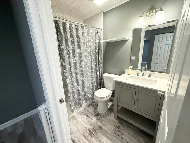 Building Photo - 12 Colonial Ct