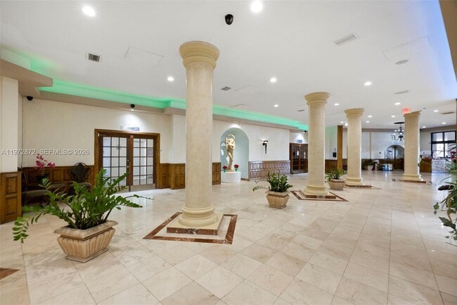 Building Photo - 3725 S Ocean Dr