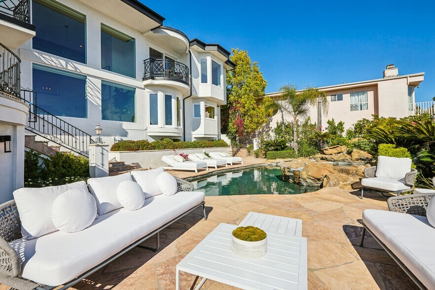 Building Photo - 2411 Mount Olympus Dr