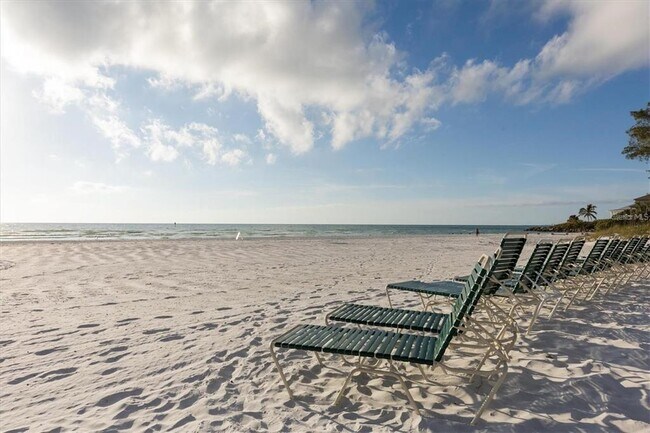 Building Photo - 19 Whispering Sands Dr