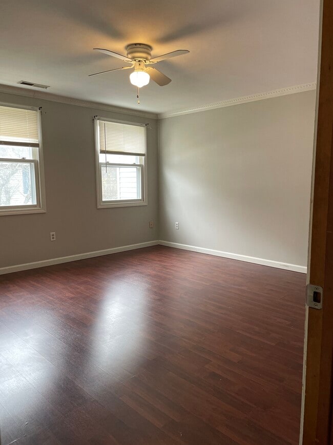 Building Photo - 4 Persimmon Ln