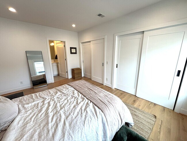 Building Photo - Urban Luxury in U Street Corridor