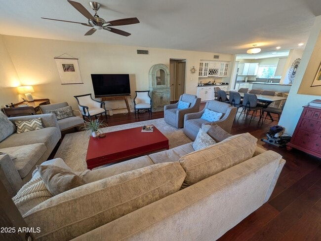 Building Photo - 4909 E Presidio Rd