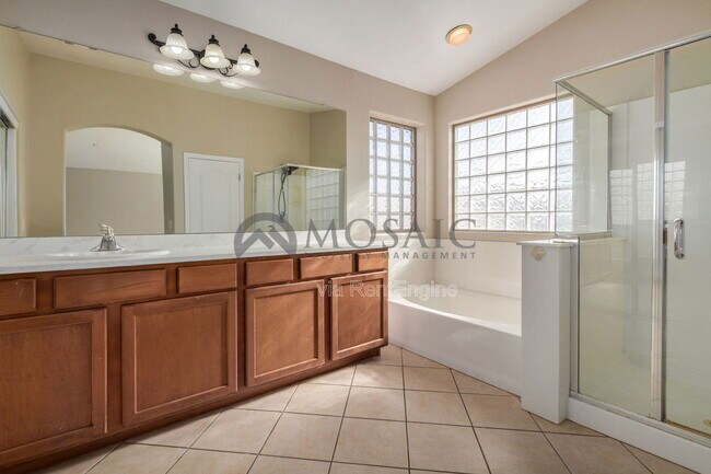 Building Photo - 5215 W Hasan Dr