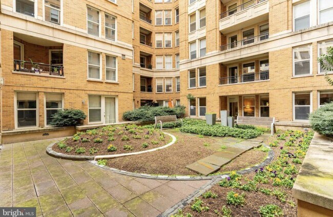 Building Photo - 915 E St NW