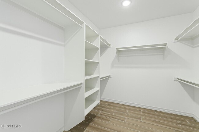 Building Photo - 276 Hunstanton St