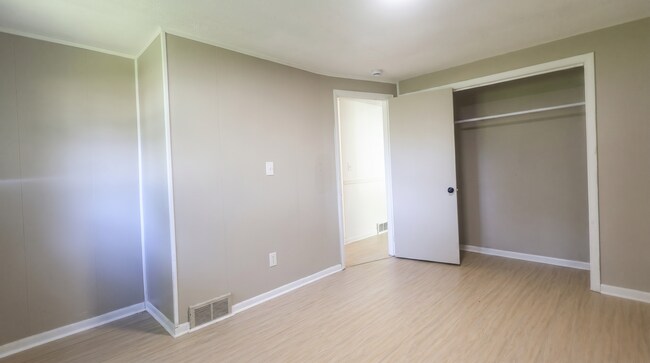 Building Photo - 3 bedroom 2 bathroom single family home | section 8 welcomed