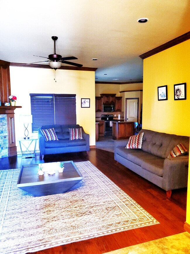 Building Photo - 605 SW 149th Pl