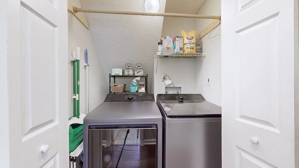 Building Photo - 604 Old Lebanon Dirt Rd