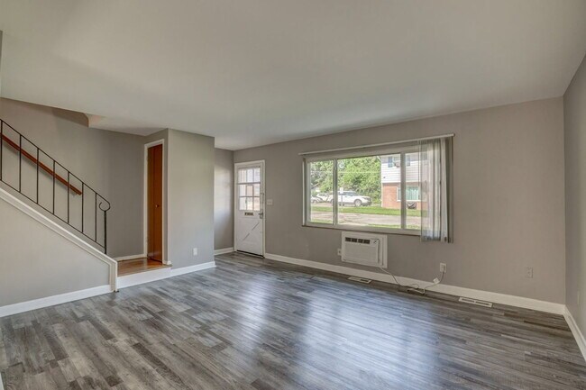 Building Photo - 1389 W Galbraith Rd