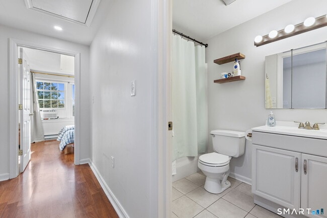 Building Photo - 133 Main St