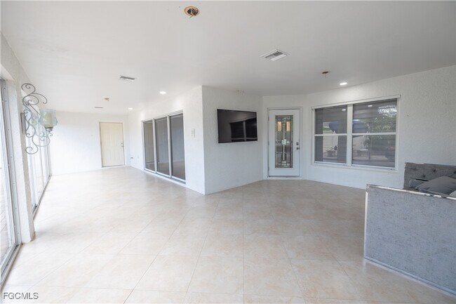 Building Photo - 1208 NW 21st Pl