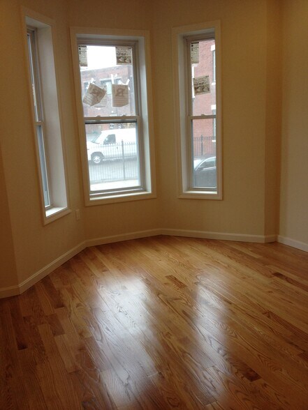 Building Photo - 10 Moreland St