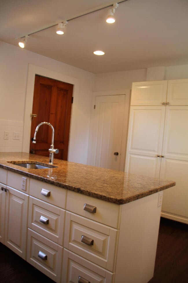 Building Photo - 310 2nd St