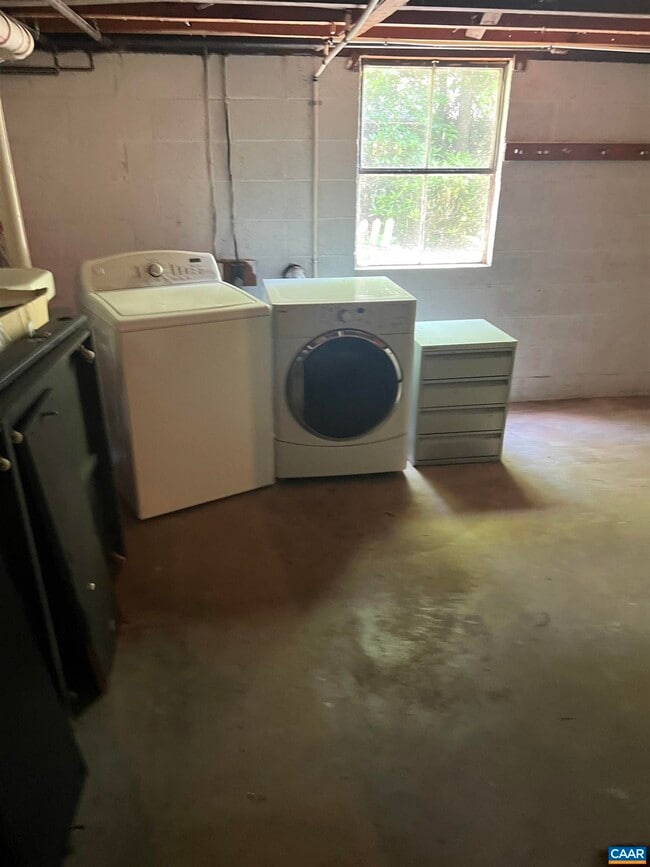 Building Photo - 1429 Gentry Ln