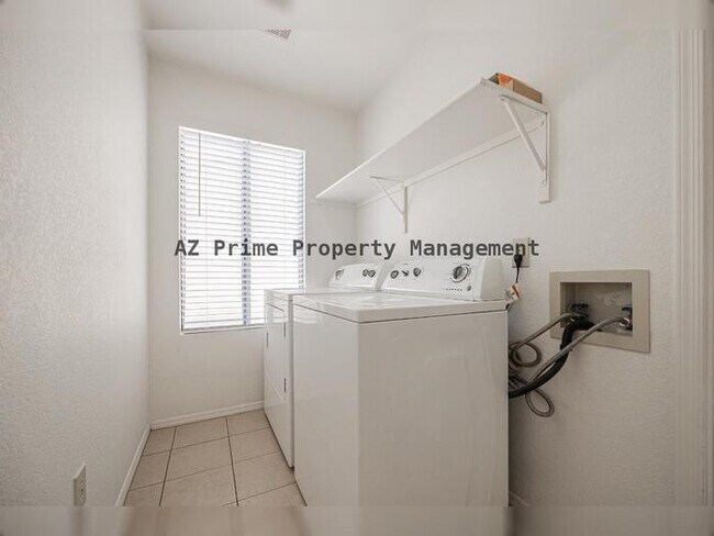 Building Photo - 4326 E Encinas Ave