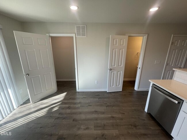 Building Photo - 1007 Peony Ln