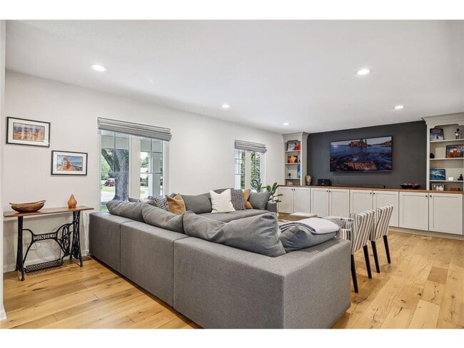 Building Photo - 18620 26th Ave N