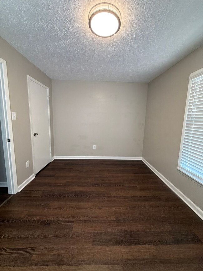 Building Photo - 2515 Cedar Ln