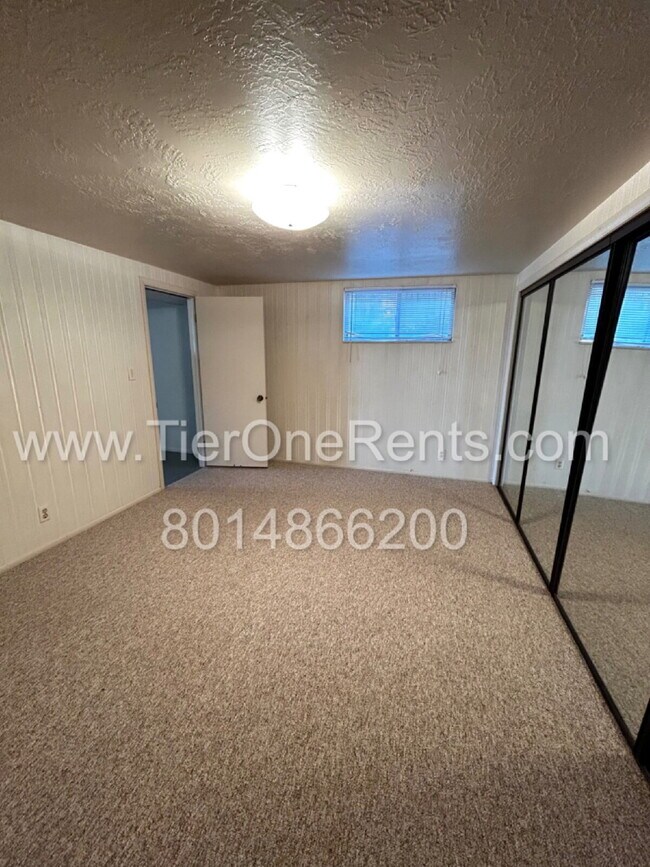 Building Photo - NO DEPOSIT option available for qualified renters!