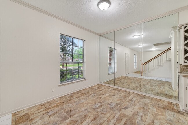 Building Photo - 11818 Snowberry Dr