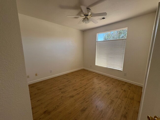 Building Photo - Spacious 3 Bedroom, 2 Bath Tevis Ranch Home with Fireplace, Covered Patio & 2-Car Garage