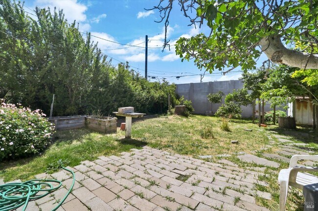 Building Photo - 1467 Ohio St