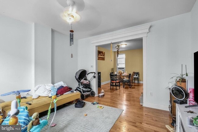 Building Photo - 443 Emily St