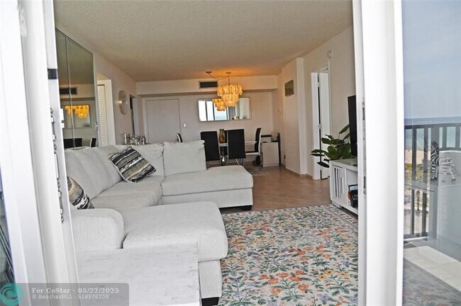 Building Photo - 525 N Ocean Blvd