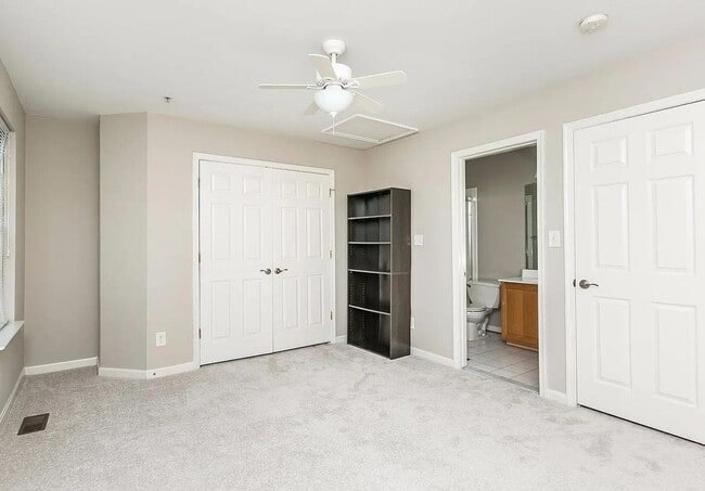 Building Photo - Coming Soon – 3BR/4BA End-Unit Townhome wi...