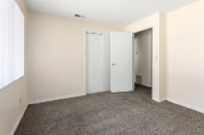 Building Photo - 405 W 87 Pl