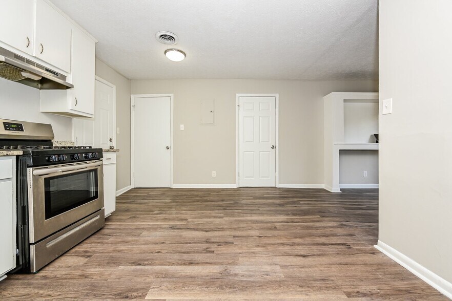 Building Photo - 4902 Gardiner Dr