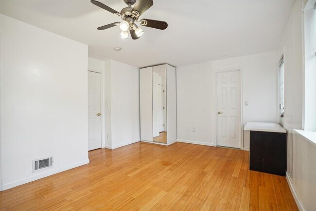 Building Photo - 292 New York Ave