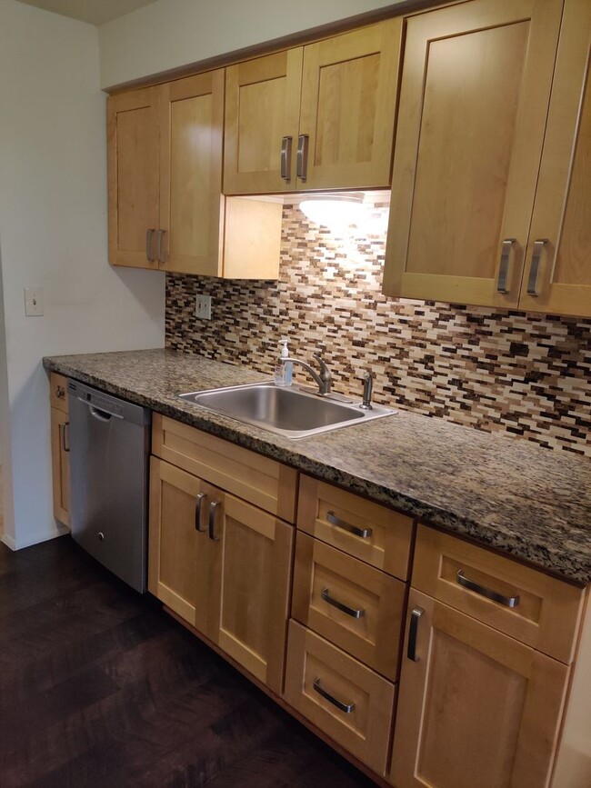 Building Photo - Great Lake Sammamish condo