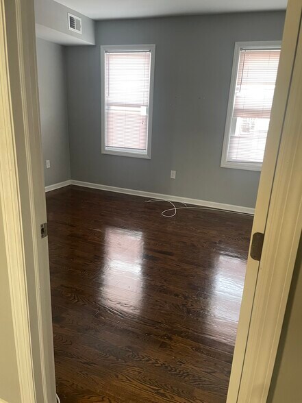 Building Photo - 270 New York Ave