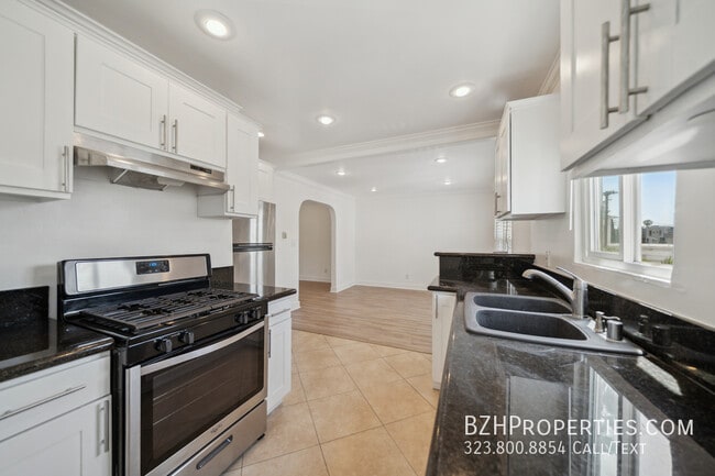 Building Photo - 7942 Fountain Ave
