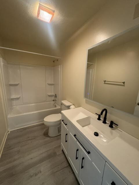 Building Photo - Newly Renovated Duplex in the Heart of Town