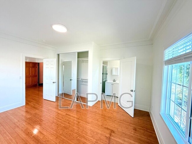 Building Photo - 1536 4th Ave