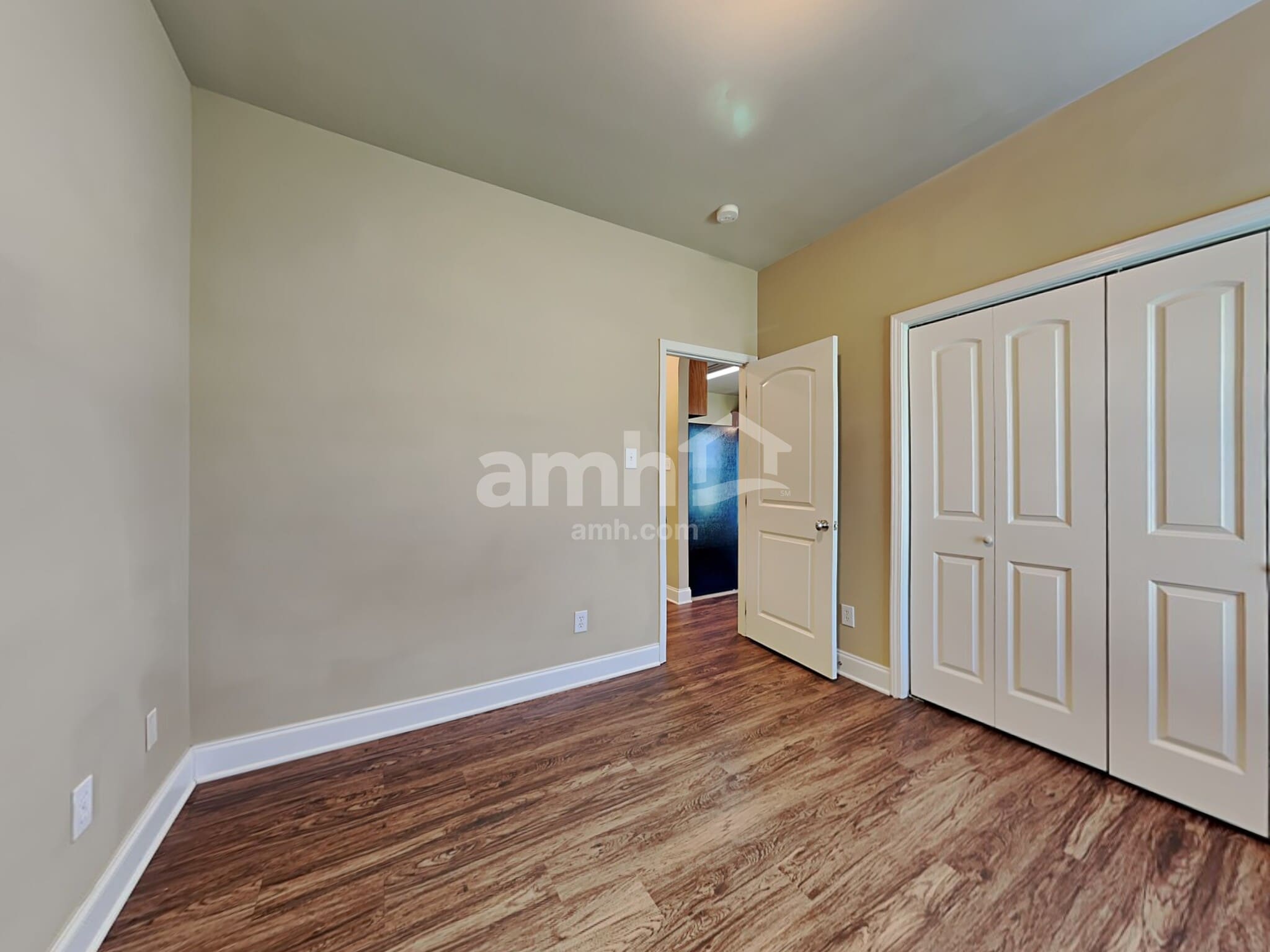 Building Photo - 220 Ash Dr