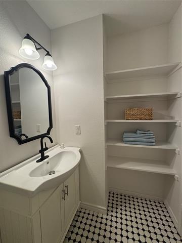 Building Photo - 902 Greene Way