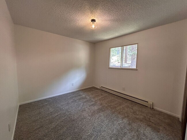 Building Photo - Ute Pass Ave (10215)