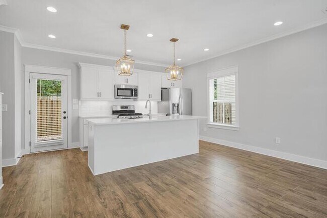 Building Photo - 1504 Cottage Grv
