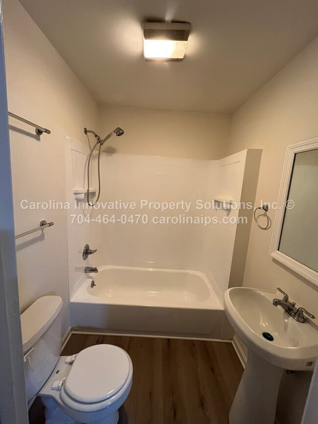 Building Photo - 4535 Dawnwood Dr